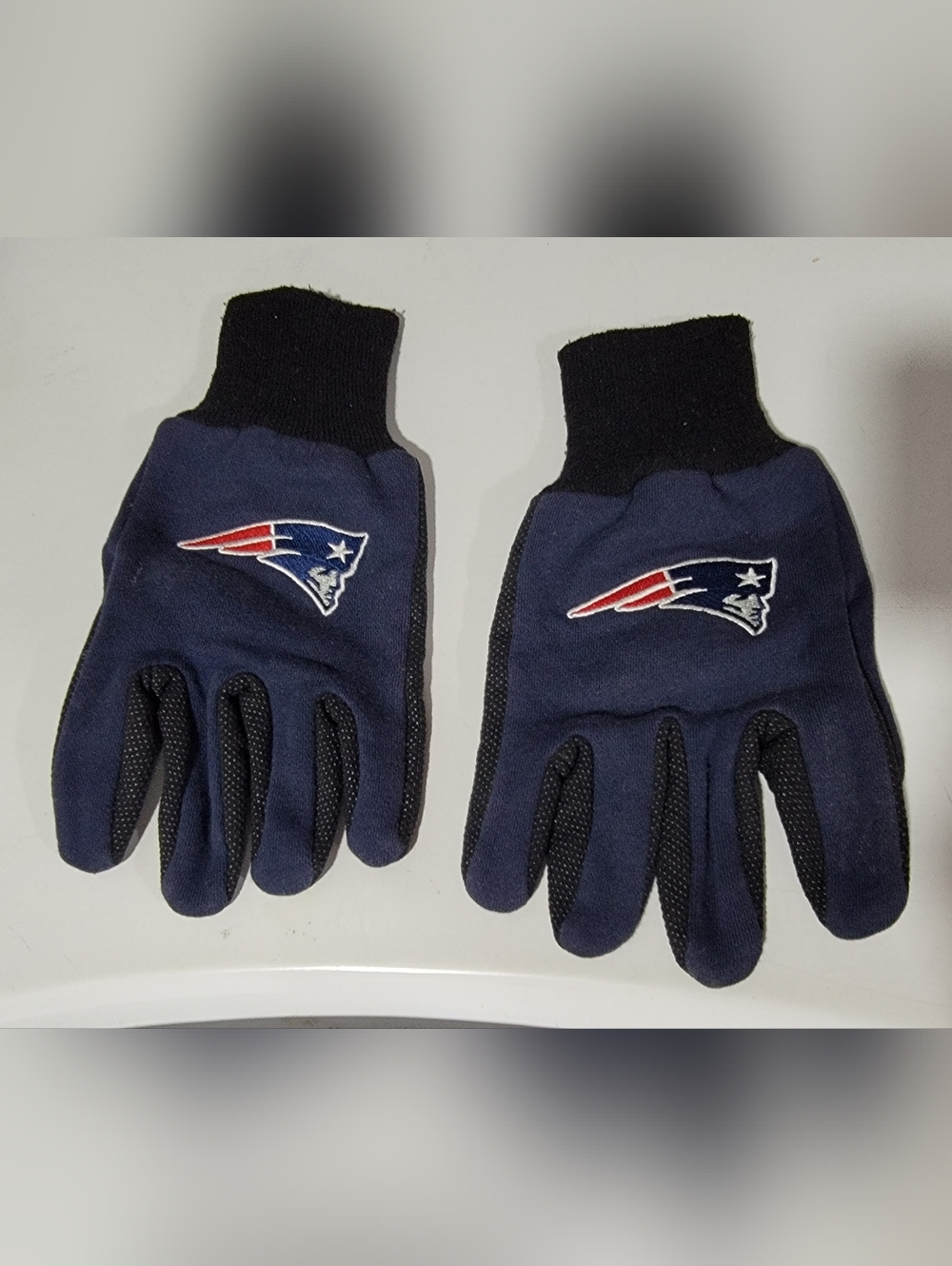 New England Patriots Gloves With a Grip